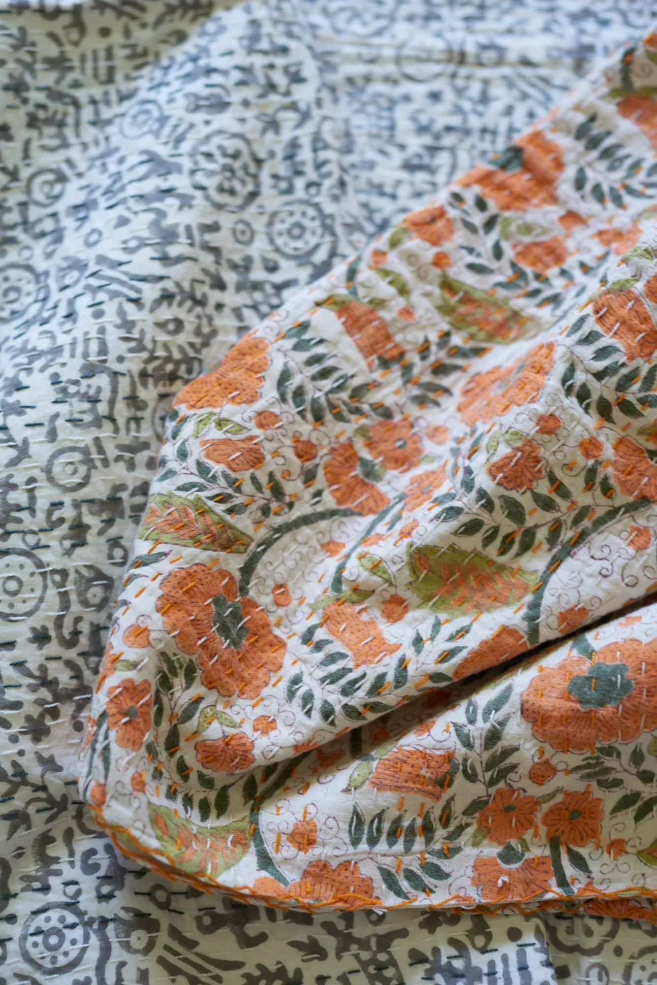 Kantha Quilt Silver Grey Daisy